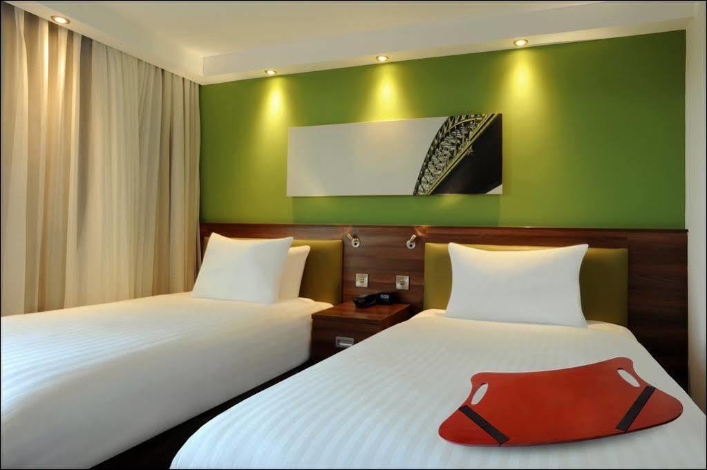 Hampton By Hilton Newcastle Hotel Bagian luar foto